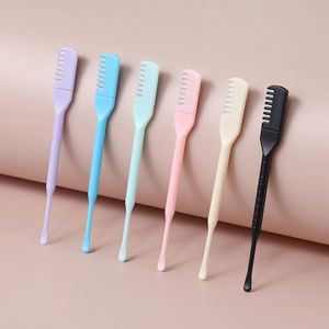 Tondeuse à poils de nez double embout avec cure-oreille, outil de beauté manuel sûr pour le nettoyage du nez, vente en gros transfrontalière - Product Image 1