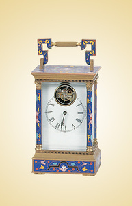 Reloj de Carruaje con Plataforma Visible y Tourbillon, con Esfera de Latón Esmaltado Cloisonné y Columna Corintia Grande y Pedestal Escalonado - Product Image 2