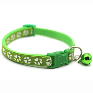 Collar de nailon ajustable con estampado de pata para mascotas, Collar con campana multicolor para perros y gatos, venta al por mayor - Product Image 5