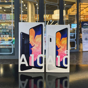 GSMおよびLTEセルラー接続を備えた<span class=keywords><strong>Sumsung</strong></span> Galaxy A10Eに使用されるAndroidスマートフォン