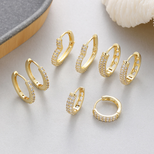 Orecchini di Design a Forma di Cuore con Zirconi, Semplici e Lussuosi, Vendita all'Ingrosso dai Produttori - Product Image 1