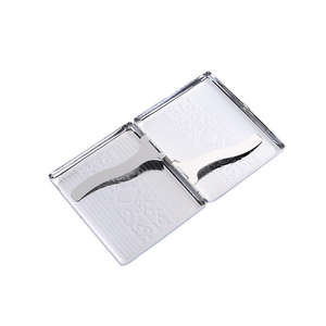 Vente en gros de petits étuis de luxe en métal rétro 100mm <span class=keywords><strong>vintage</strong></span> argenté pour femmes <span class=keywords><strong>porte</strong></span>-boîte mince étui à cigarettes étanche - Product Image 1