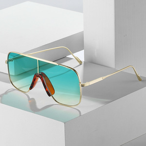 แว่นกันแดดทรงใหญ่แฟชั่นปี 2022 ทรงเหลี่ยม รุ่น James Bond สำหรับผู้หญิง - Product Image 1