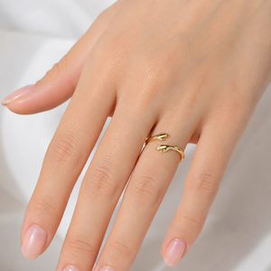 Anello Regolabile con Mani Intrecciate per Donne e Uomini - Product Image 2
