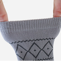 Chaussettes pour bébés de 0 à 8 ans, vêtements d'automne et d'hiver pour enfants, chaussettes tricotées confortables sans couture, chaussettes en coton à motifs géométriques