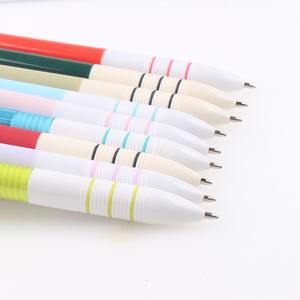 Bolígrafo de Plástico de Tres Colores con Recarga de Tinta, el Más Vendido, con Impresión de Logotipo Personalizado para la Escuela y la Oficina - Product Image 4