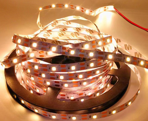 Bande lumineuse LED 24V IP20, blanc chaud 3000K, Ra90 CRI, 2835 LED, avec télécommande, fonction de gradation et durée de vie de 50000 heures - Product Image 1