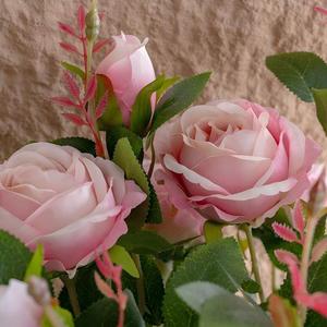 Rose artificielle de haute qualité à 3 têtes, rouge et blanche, en soie, pour mariage, vente en gros, roses de mariée en soie à 3 têtes sur une seule branche - Product Image 4