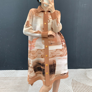 Abito da Donna Plissettato alla Moda con Stampa e Bottoni, Lunghezza al Ginocchio, Tessuto ad Alta Densità - Product Image 4
