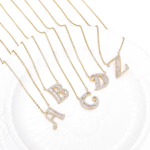 سم بالجملة تخصيص 18 قيراط مطلية بالذهب طوق فاخر من الزركون قلادة بحروف سلاسل الهيب هوب قلادة أولية للنساء - Product Image 6