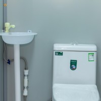 Kit de Maison Conteneur Préfabriquée Modulaire de 20 Pieds en Acier avec Toit Triangle, Panneaux Sandwich