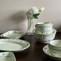 Assiettes à dîner vintage de style français, douces et de style victorien, avec motifs végétaux ; Assiettes à dessert en céramique de haute qualité, de style occidental, du milieu du siècle.