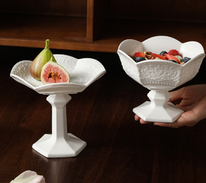 Juego de plato de postre de cerámica blanca con relieve y tazón de helado con pedestal, diseño floral vintage en relieve para hotel, restaurante, boda, venta al por mayor - Product Image 2