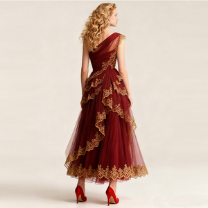 Abito <span class=keywords><strong>da</strong></span> sera in Tulle <span class=keywords><strong>monospalla</strong></span> bordeaux con Maxi abito arricciato a balze in pizzo dorato per eventi formali - Product Image 2