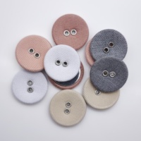 En stock, boutons recouverts de tissu sergé de qualité supérieure à 2 trous avec œillets métalliques, boutons plats à coudre de couleurs assorties pour vêtements de mode