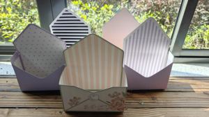 Caja <span class=keywords><strong>de</strong></span> flores plegable portátil <span class=keywords><strong>de</strong></span> gran oferta <span class=keywords><strong>para</strong></span> regalo <span class=keywords><strong>de</strong></span> <span class=keywords><strong>Amazon</strong></span>, embalaje <span class=keywords><strong>de</strong></span> <span class=keywords><strong>cartón</strong></span>, caja <span class=keywords><strong>de</strong></span> sobres <span class=keywords><strong>de</strong></span> floristería a prueba <span class=keywords><strong>de</strong></span> agua <span class=keywords><strong>para</strong></span> compromiso hecho Pa - Product Image 6