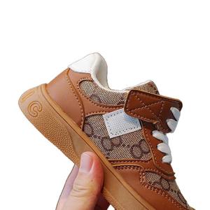 مجموعة الربيع أحذية أنيقة من تصميم طبقة واحدة بحزام وإبزيم للجري أحذية كاجوال للجنسين للأطفال من البولي يوريثلين لون علوي - Product Image 5