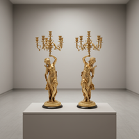 Une paire de chandeliers dorés de style français en forme de statuette de musée, 5 bras, pour la décoration intérieure, les activités religieuses et les mariages
