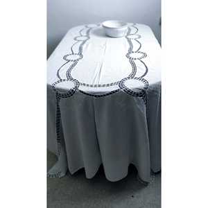 Mantel Rectangular Comercial de Lino con Encaje de Crochet, Bordado con Patrón de Rayas, Sin Arrugas, para Hoteles, Estilo Pietrochianese - Product Image 4