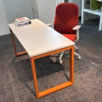 Piétement de table industriel en fer robuste pour plateau en pierre ou marbre, idéal pour tables de café, de salle à manger et mobilier de restaurant