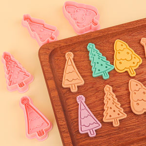 Série Arbre de <span class=keywords><strong>Noël</strong></span> : Moule <span class=keywords><strong>à</strong></span> biscuits 3D en forme de dessin animé, ensemble de découpoirs <span class=keywords><strong>à</strong></span> biscuits en plastique, pour pâte <span class=keywords><strong>à</strong></span> modeler DIY, motifs imprimés personnalisés - Product Image 4