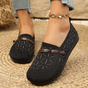 2025 nuevos zapatos planos informales de primavera y verano, <span class=keywords><strong>mocasines</strong></span> sin cordones para mujer, zapatos transpirables para madres de mediana edad y ancianos - Product Image 3