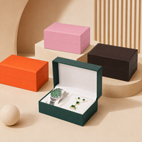 Boîte à bijoux et montres en cuir PU avec logo personnalisé, ouverture à clapet, insert en velours rectangulaire pour bague, collier, coffret cadeau pour couple