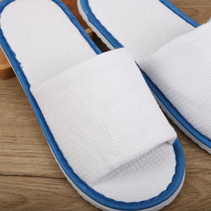 Одноразовые утолщенные вафельные тапочки с противоскользящей подошвой для отелей, салонов красоты, путешествий, для мужчин и женщин, с напечатанным логотипом, оптом (половина упаковки) - Product Image 4