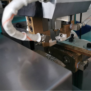 ใช้เครื่องบัดกรีแบบป้อนอัตโนมัติเต็มรูปแบบสำหรับการเชื่อมและบัดกรีชิ้นส่วนใบเลื่อยแบบหมุนด้วยฟลักซ์ - Product Image 6