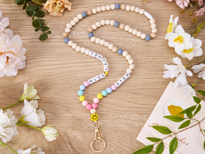 Lanière personnalisée avec perles, lanière à lettres en acrylique, motif léopard, porte-clés en perles de bois - Product Image 6