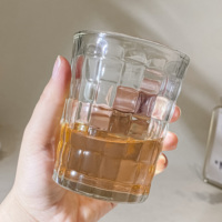 Wegwerp ecologisch verantwoorde transparante shotglas met klassiek rotanpatroon voor gebruik in bars en restaurants
