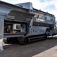 Crible mobile à tambour pour terreau mort/compost/déchets de construction et déchets de démolition |   Moteur d'engin de criblage automoteur UTS2255 |   Conteneur de la marque Upsen