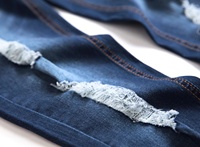 Vente en gros de pantalons jeans pour hommes coupe slim Streetwear déchirés déchirés pantalon jean pour hommes en denim à rayures de créateur