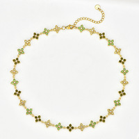 Collier ras-de-cou sportif en acier inoxydable plaqué or 18 carats avec trèfle à quatre feuilles et chaîne en bambou