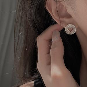 Pendientes de Plata de Ley S925 con Forma de Corazón Calado, Estilo Vintage Simple y Moderno con Diseño de Nicho, Estilo Moderno - Product Image 1