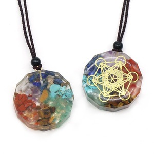 Vente en gros <span class=keywords><strong>symboles</strong></span> <span class=keywords><strong>reiki</strong></span> 7 couleurs pierres de gravier géométrique rond chakra charme hiphop colliers méditation unisexe bijoux cadeau - Product Image 2