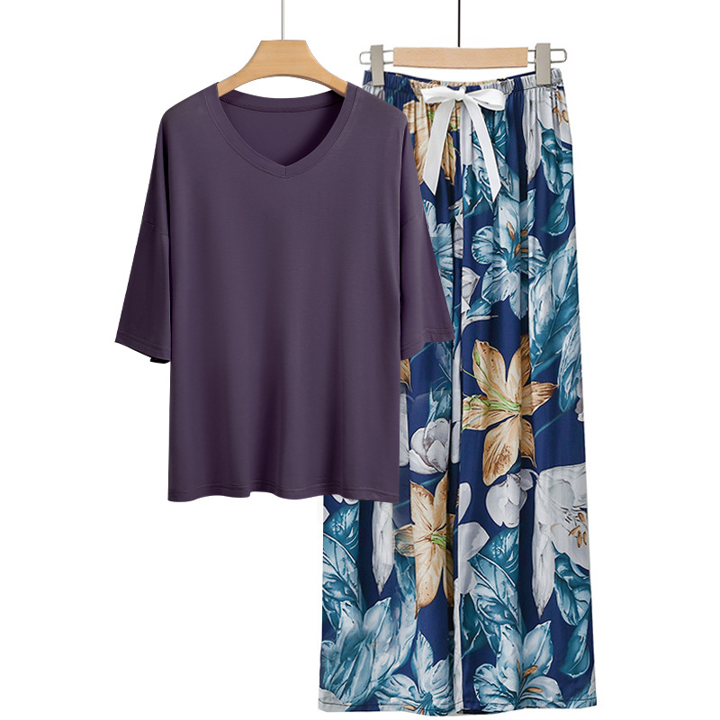 Flor de edición grande de color morado oscuro.