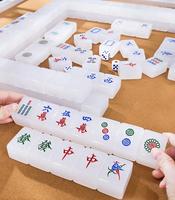 Tuiles de Mahjong en Acrylique Solide Premium, Durables et Résistantes à l'Usure, Idéales pour les Sessions de Jeu de Table à Domicile