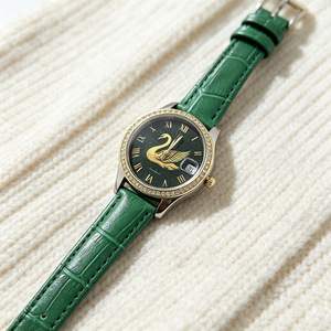Orologio da Donna Estetico Verde Scuro con Simbolo Cigno, Quadrante Romano e Cinturino in Pelle con Motivo Bambù per la Moda Europea - Product Image 5