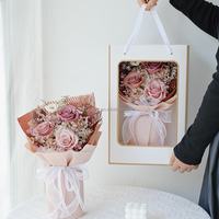 Antiek roze natuurlijke gedroogde bloemenboeket, geconserveerde eeuwige roos voor bruiloft, Kerstmis of Valentijnsdag.