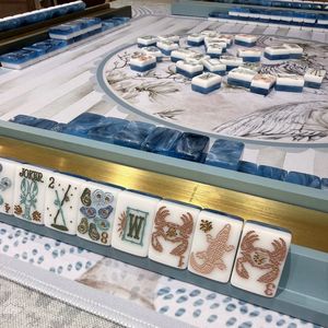 Jeu de Mahjong Moderne Pliable Personnalisé 160 Tuiles Acryliques Bleu Brise Marine Américaine Peintes à la Main – Cadeau de Jeu Luxueux et Élégant - Product Image 3