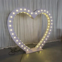 PVC Acrylique En Forme De Coeur LED Décorations De Mariage Toile De Fond Centres De Table Arches Cadre De Fond Décoratif Doré Style Moderne
