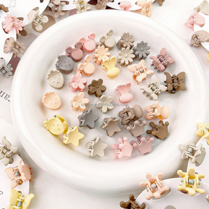 BELLEWORLD diseño coreano 1,5 cm Mini pinza de pelo de fresa para bebés niños pinzas de pelo de conejito abrazadera mariposa mate pinza de pelo de plástico - Product Image 3