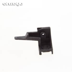 Pièces détachées <span class=keywords><strong>pour</strong></span> machine à coudre <span class=keywords><strong>surjeteuse</strong></span> industrielle <span class=keywords><strong>pour</strong></span> machine à coudre à quatre fils SIRUBA 747, <span class=keywords><strong>pince</strong></span> de couteau supérieur KR19 - Product Image 1