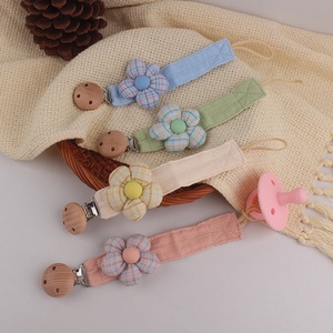 Accessoire bébé transfrontalier original automne/hiver : Jouet en tissu PC à motif floral avec sangle anti-perte et attache-sucette - Product Image 2