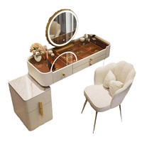Coiffeuse moderne de luxe blanche avec miroir éclairé, chaise, table de toilette, cadre en fer, design de panneau, sur pied, chambre à coucher, hôtel, maquillage