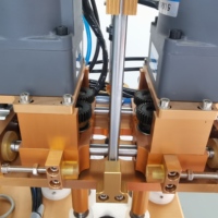 Capsuleuse pneumatique industrielle à couple réglable en acier inoxydable 304 semi-automatique pour bouteilles en plastique, verre, métal et cosmétiques