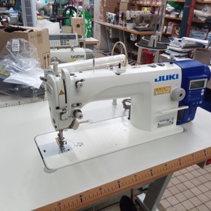 Nouvelle machine à coudre à point droit à une aiguille <span class=keywords><strong>JUKI</strong></span> série 7000A avec coupe-fil automatique <span class=keywords><strong>7000</strong></span>, du léger au denim - Product Image 2