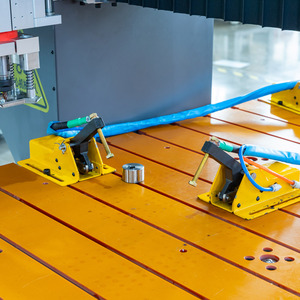 溶接M3-M8スタッドマシンを備えた複数の溶接ガン自動<span class=keywords><strong>CNC</strong></span>スタッドボルト溶接機 - Product Image 5