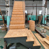 Marches d'escalier en forme de U en marbre naturel moderne, bois massif et verre trempé pour une utilisation intérieure dans les villas résidentielles (taille personnalisée)